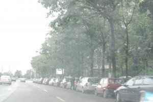 Парковка в Бухаресте ( бампер в бампер).jpg